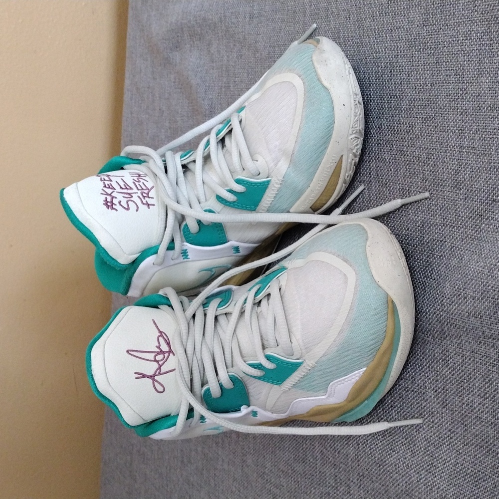 Nike Kyrie Infinity Keep Sue Fresh Child Shoes Size 4Y White and Green